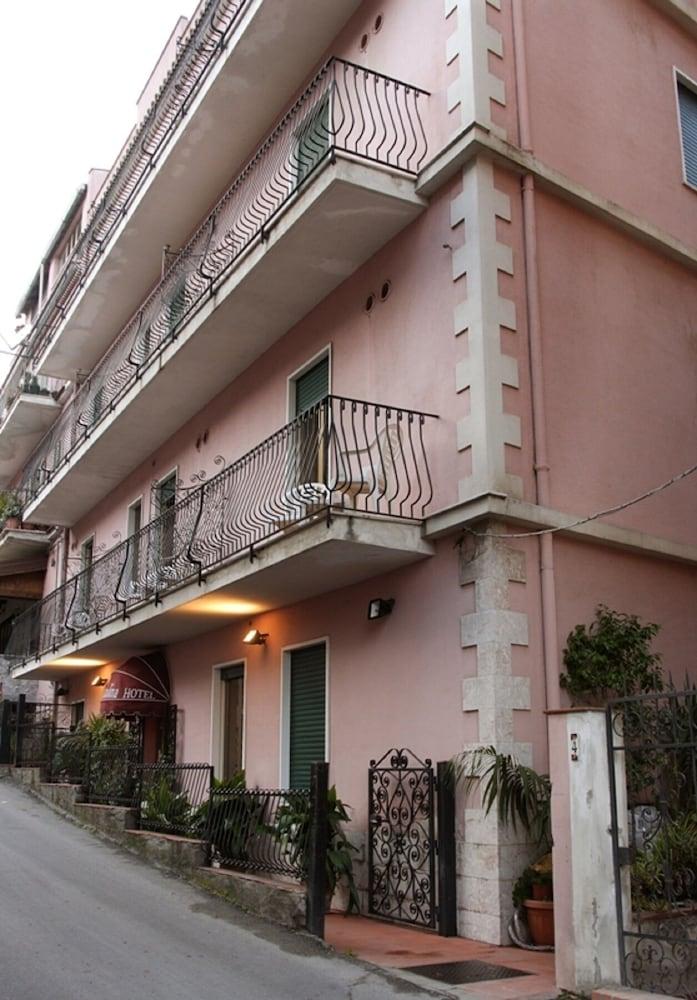 Hotel Natalina Taormina Exterior photo